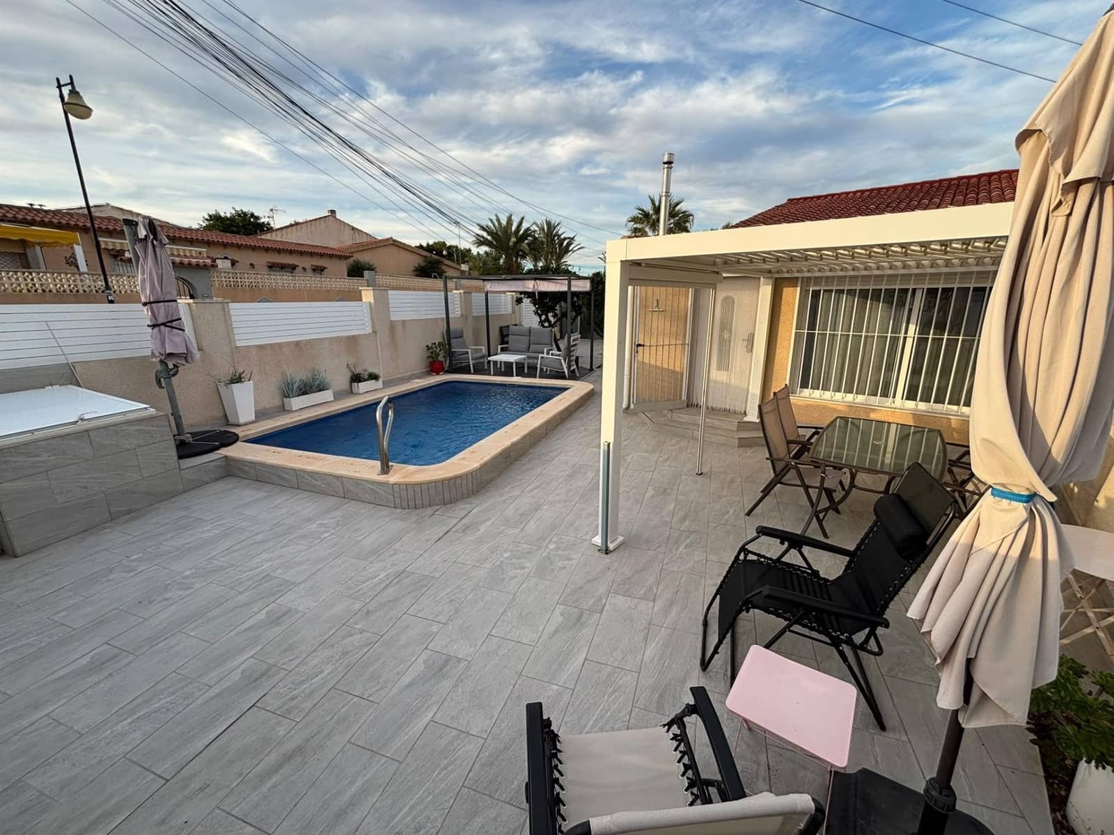 4 slaapkamer Rijtjeshuis te koop in Torrevieja met zwembad garage - € 325.000 (Ref: 10177351)