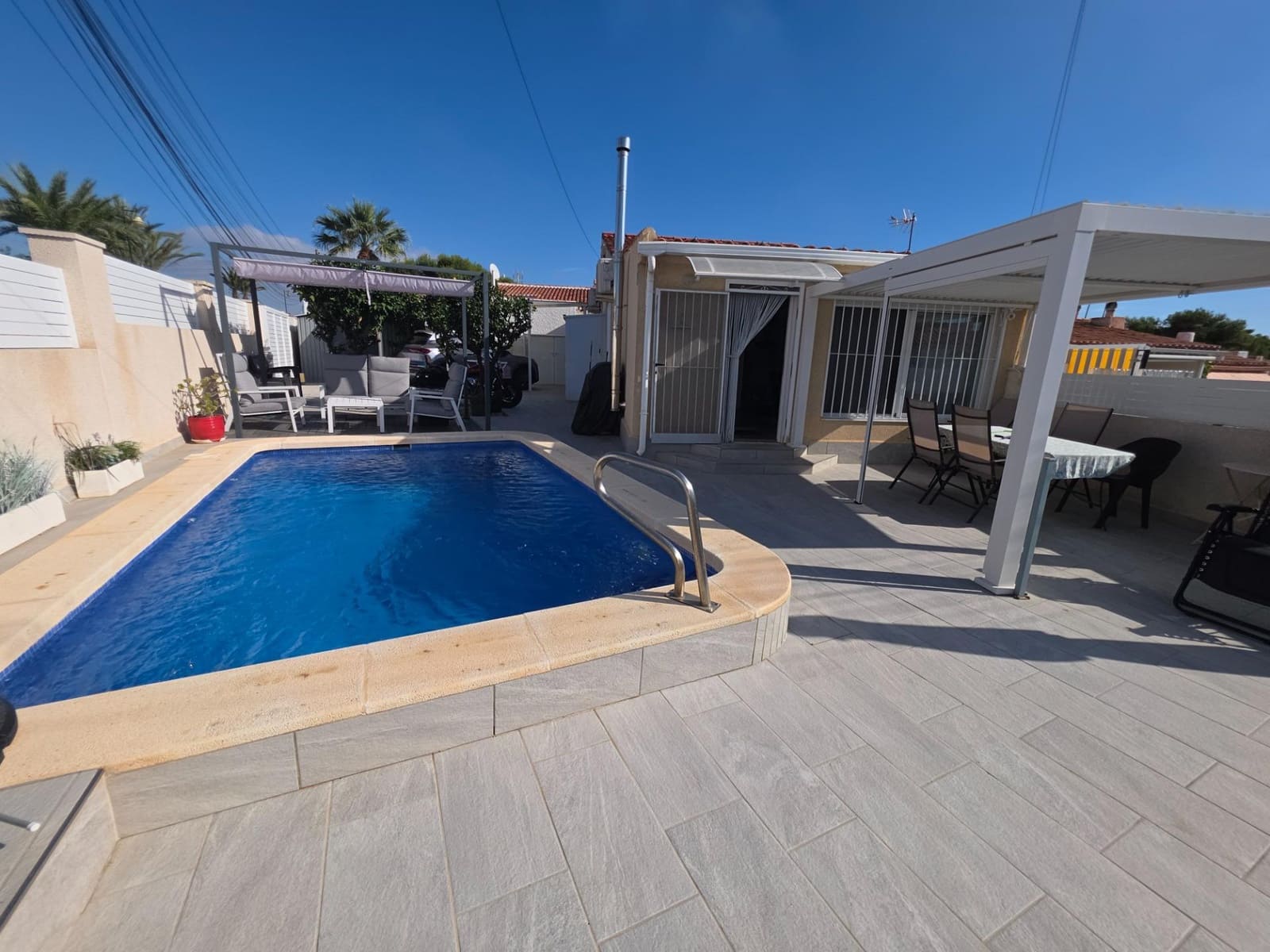 4 slaapkamer Rijtjeshuis te koop in Torrevieja met zwembad garage - € 325.000 (Ref: 10177351)