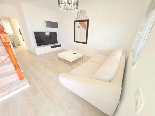 Adosado de 2 habitaciones en La Mata, Torrevieja en venta con garaje - 329.000 € (Ref: 9396171)
