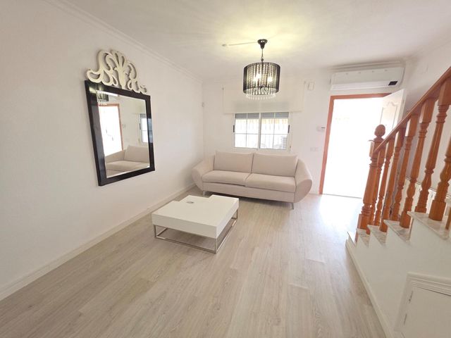 Adosado de 2 habitaciones en La Mata, Torrevieja en venta con garaje - 329.000 € (Ref: 9396171)
