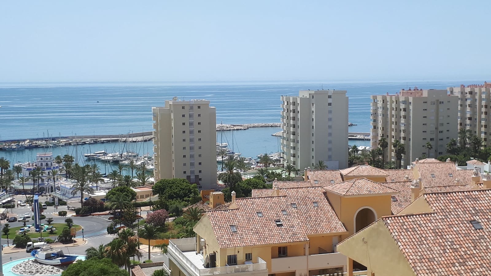 2 soveværelse Strandlejlighed til salg i Estepona med swimmingpool garage - € 399.000 (Ref: 9144613)