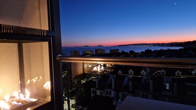 3 soverom Strandleiligheter til salgs i Puerto de Estepona, Estepona med svømmebasseng garasje - € 549 000 (Ref: 9807088)