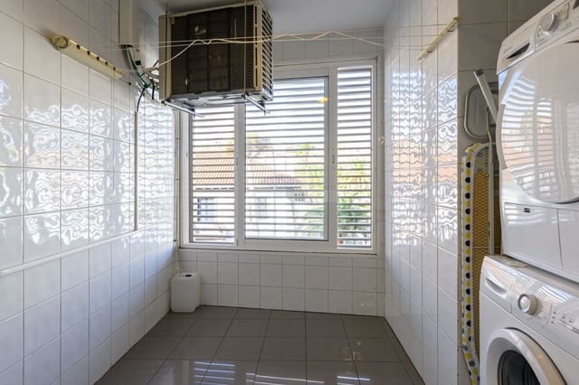 3 makuuhuone Huoneisto myytävänä paikassa Ciudad Jardín, Las Palmas de Gran Canaria mukana 
autotalli - 465 000 € (Ref: 9420522)