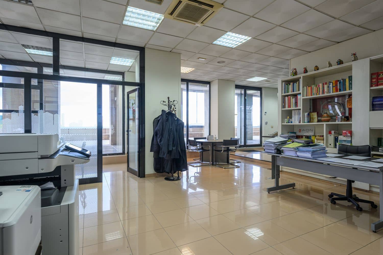 Kommersiell til salgs i Las Palmas de Gran Canaria - € 295 000 (Ref: 9439675)