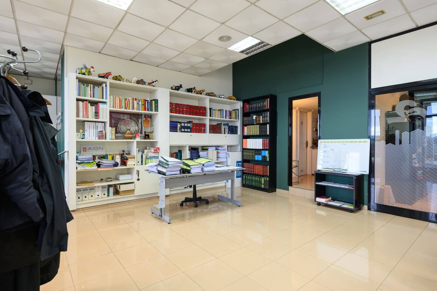 Kommersiell til salgs i Las Palmas de Gran Canaria - € 295 000 (Ref: 9439675)