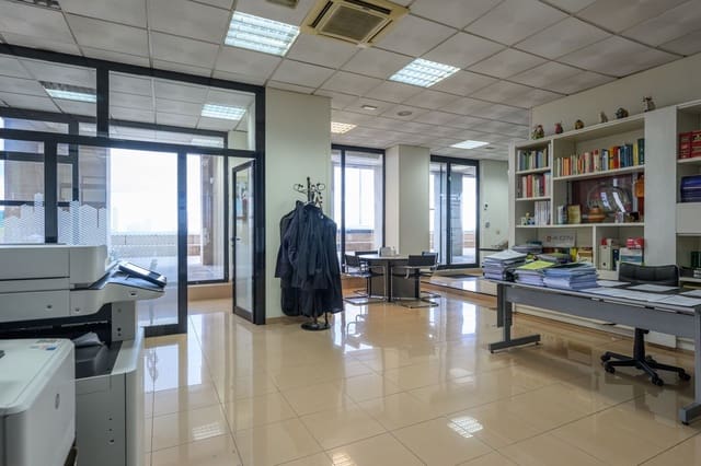 Kommersiell til salgs i Triana, Las Palmas de Gran Canaria - € 295 000 (Ref: 9439675)