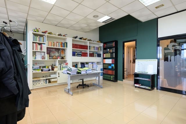 Kommersiell til salgs i Triana, Las Palmas de Gran Canaria - € 295 000 (Ref: 9439675)