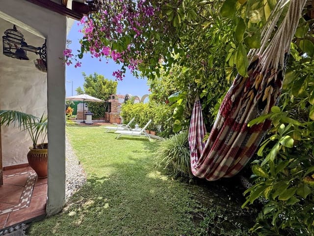 2 soveværelse Byhus til leje i Playa del Inglés, San Bartolomé de Tirajana med garage - € 1.800 (Ref: 9567986)