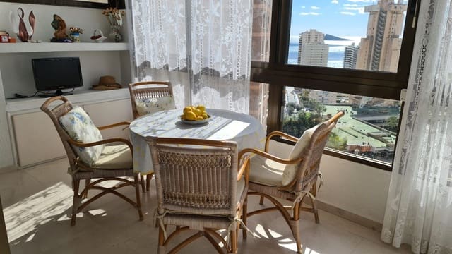 Apartamento de 2 habitaciones en Rincón de Loix, Benidorm en venta con piscina garaje - 300.000 € (Ref: 10154547)