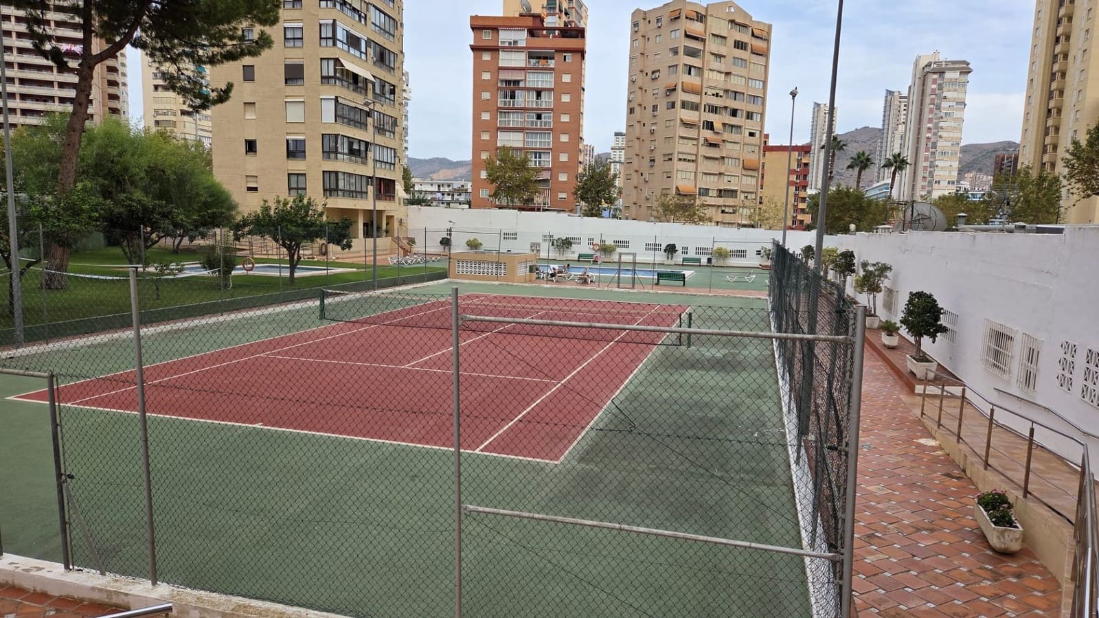 2 sypialnia Apartament na sprzedaż w Benidorm z basenem garażem - 300 000 € (Ref: 10154547)