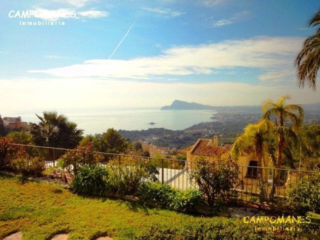 7 bedroom Villa for sale in Altea with pool garage - € 4,500,000 (Ref: 3542893)