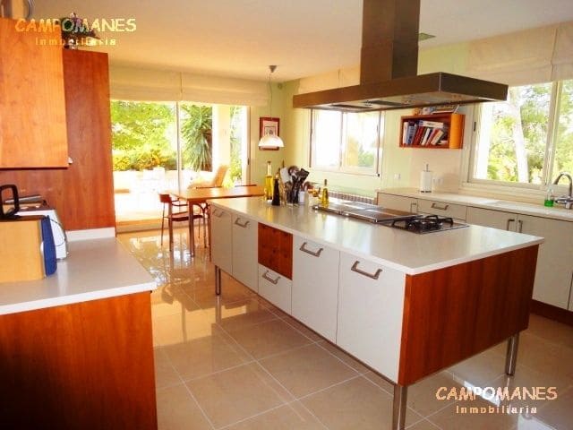 7 bedroom Villa for sale in Altea with pool garage - € 4,500,000 (Ref: 3542893)