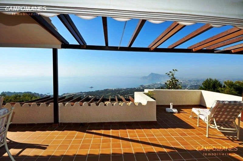 4 bedroom Villa for sale in Altea with pool garage - € 1,300,000 (Ref: 3542911)