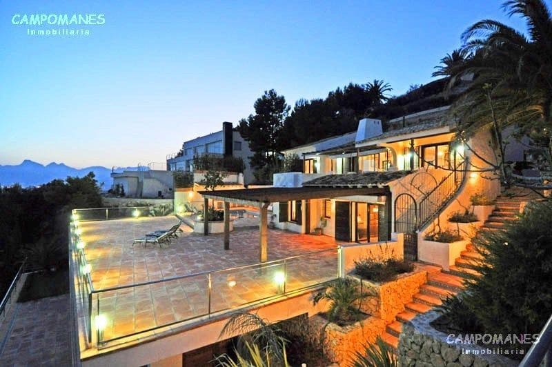 4 bedroom Villa for sale in Altea with pool garage - € 1,300,000 (Ref: 3542911)