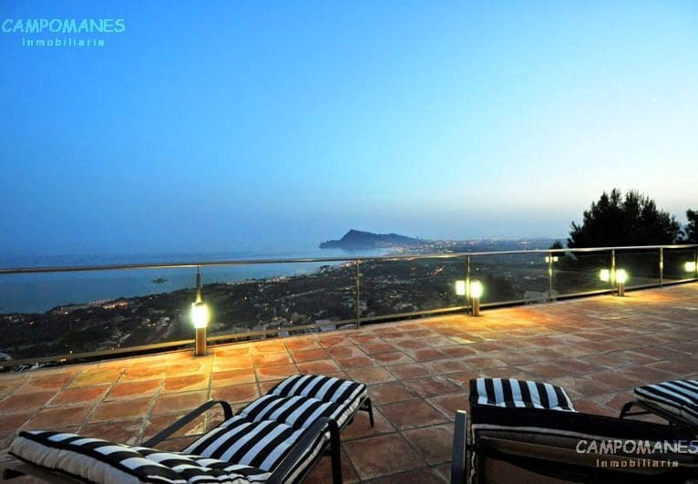 4 bedroom Villa for sale in Altea with pool garage - € 1,300,000 (Ref: 3542911)