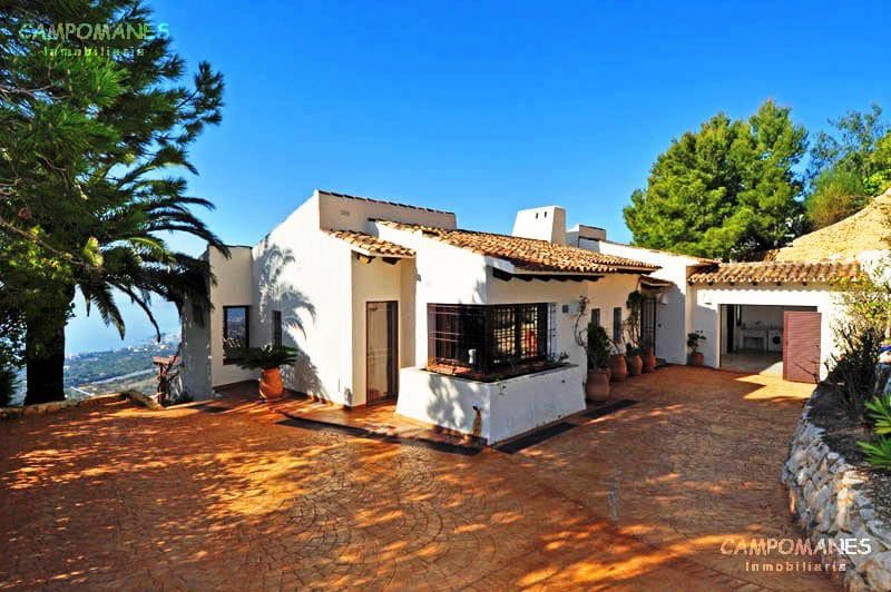 4 bedroom Villa for sale in Altea with pool garage - € 1,300,000 (Ref: 3542911)