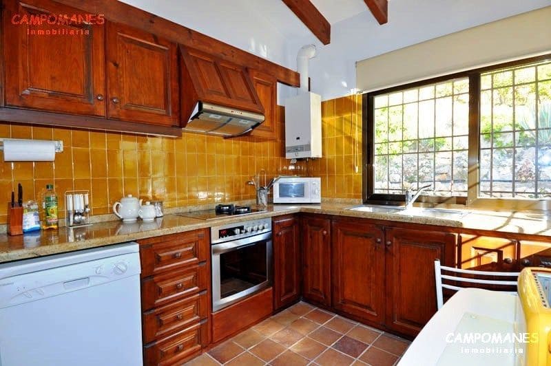 4 bedroom Villa for sale in Altea with pool garage - € 1,300,000 (Ref: 3542911)