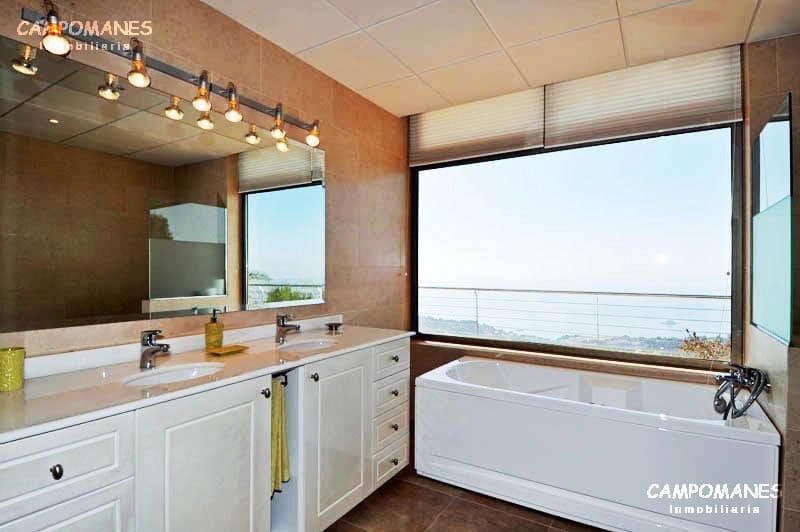 4 bedroom Villa for sale in Altea with pool garage - € 1,300,000 (Ref: 3542911)