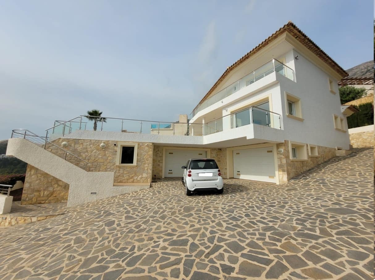 5 bedroom Villa for sale in Altea with pool garage - € 1,850,000 (Ref: 7806512)