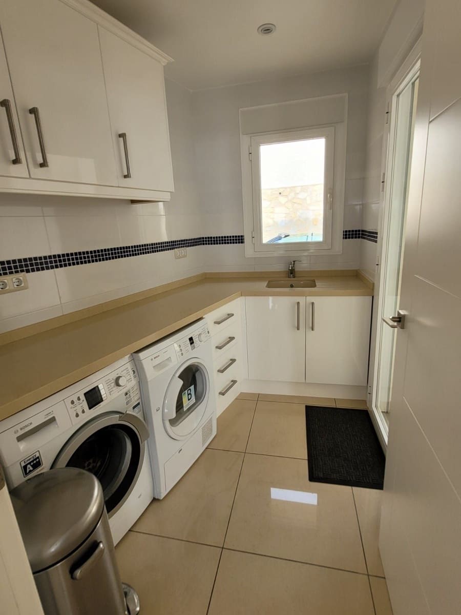 5 bedroom Villa for sale in Altea with pool garage - € 1,850,000 (Ref: 7806512)