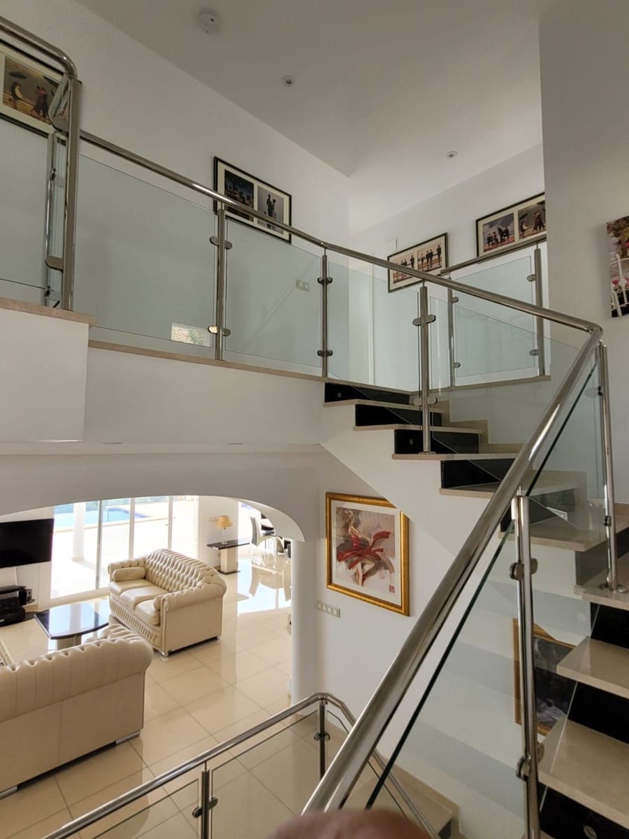 5 bedroom Villa for sale in Altea with pool garage - € 1,850,000 (Ref: 7806512)