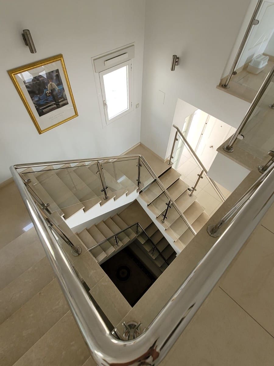 5 bedroom Villa for sale in Altea with pool garage - € 1,850,000 (Ref: 7806512)