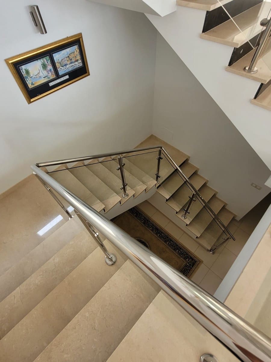 5 bedroom Villa for sale in Altea with pool garage - € 1,850,000 (Ref: 7806512)