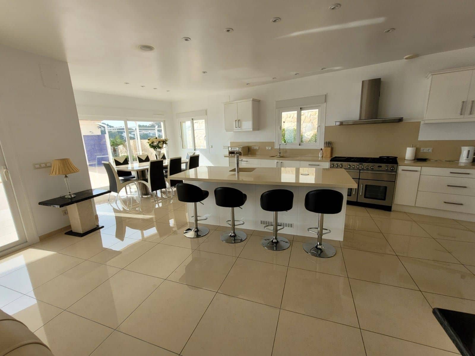 5 bedroom Villa for sale in Altea with pool garage - € 1,850,000 (Ref: 7806512)