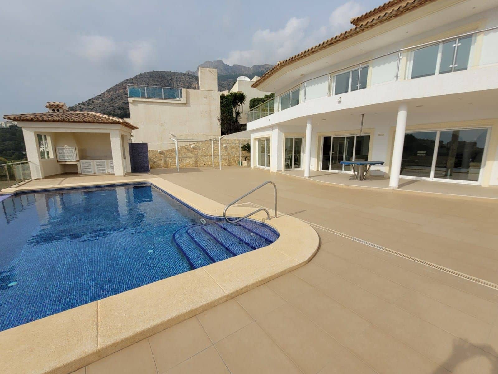 5 bedroom Villa for sale in Altea with pool garage - € 1,850,000 (Ref: 7806512)