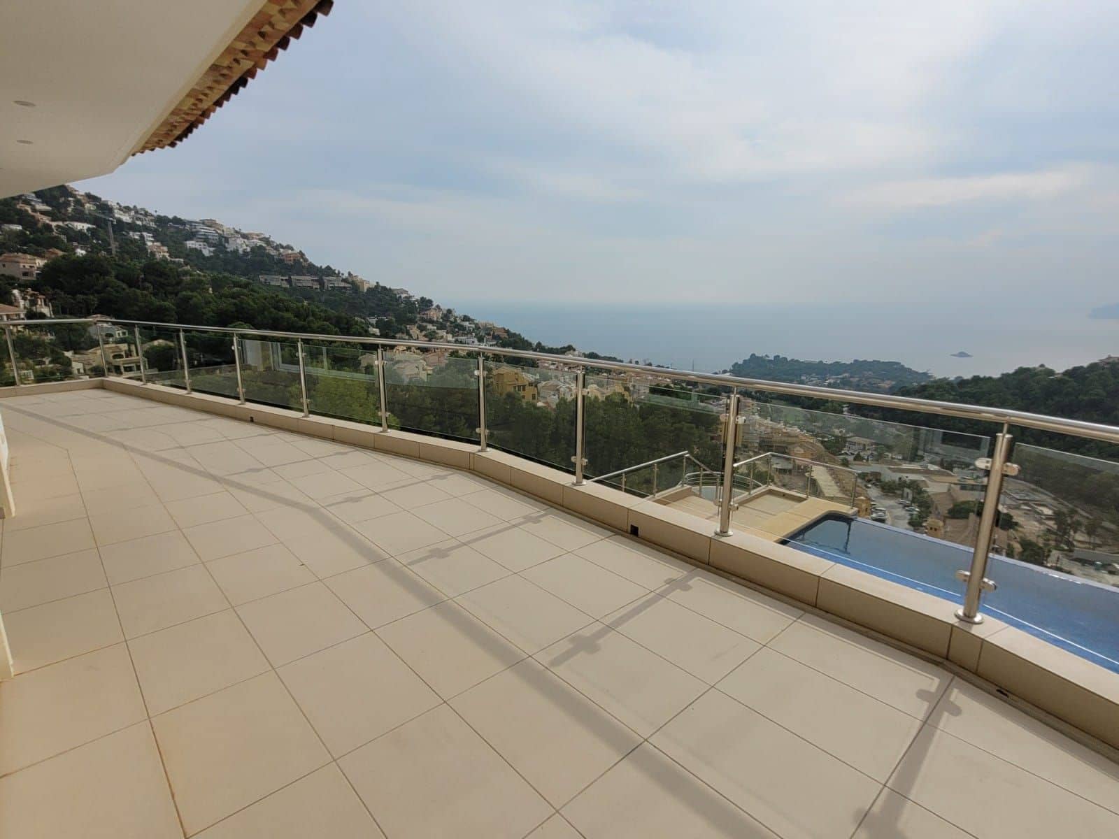 5 bedroom Villa for sale in Altea with pool garage - € 1,850,000 (Ref: 7806512)