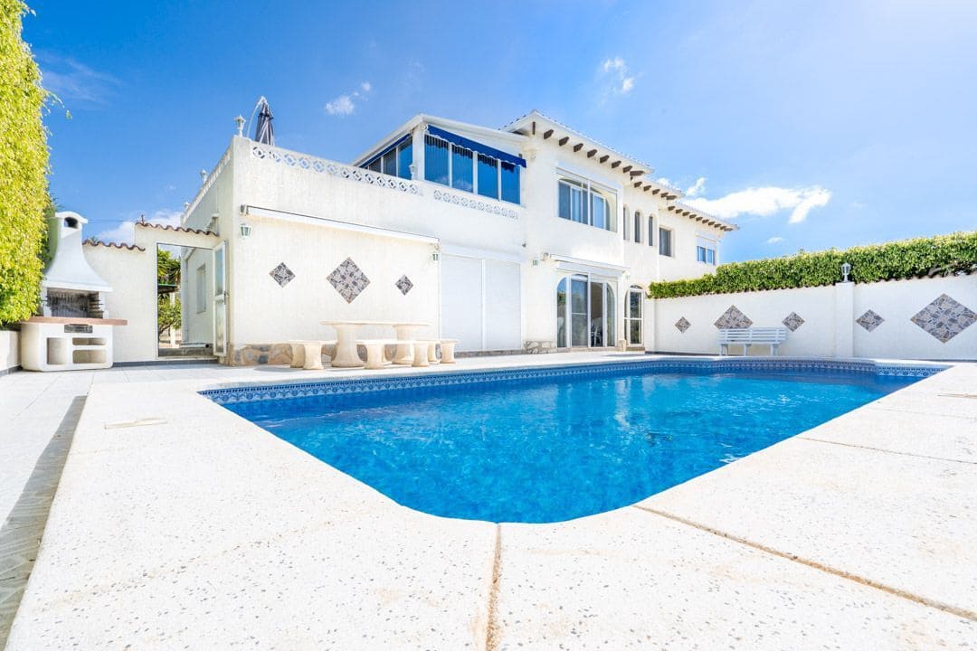 6 soveværelse Villa til salg i La Nucia med swimmingpool garage - € 680.000 (Ref: 8174004)