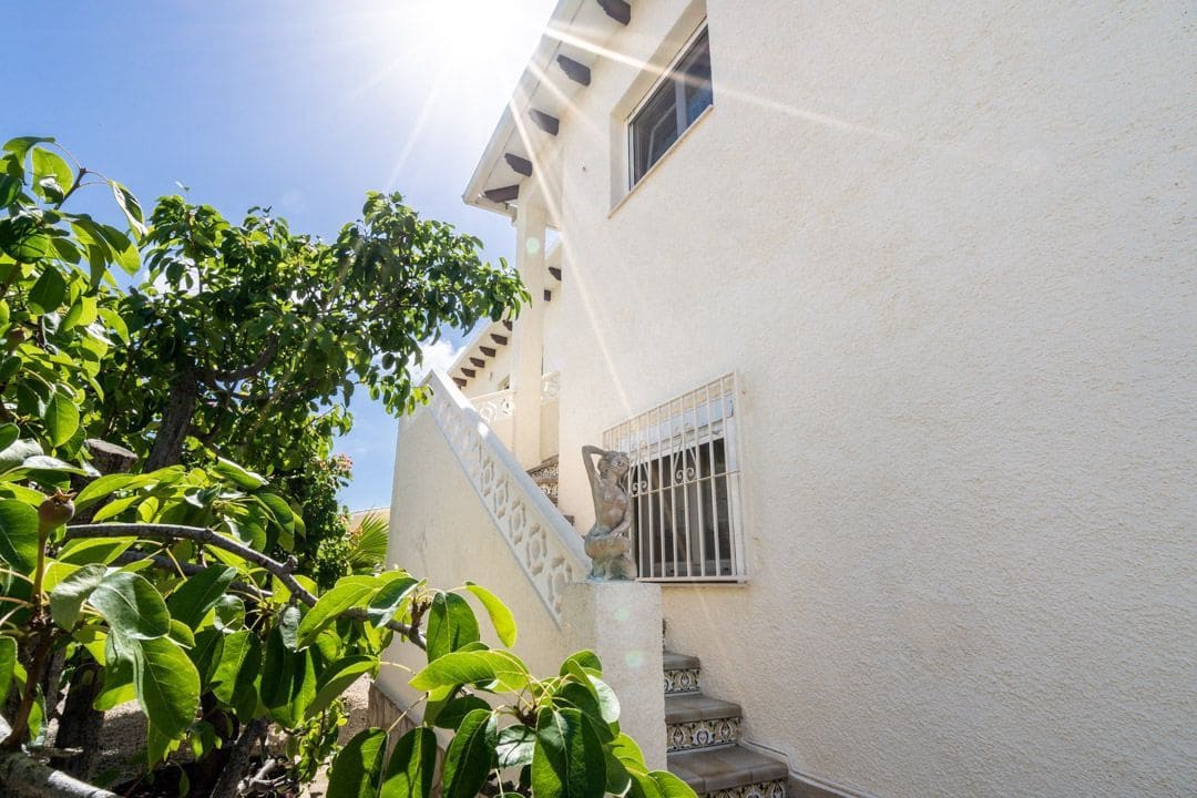 6 soveværelse Villa til salg i La Nucia med swimmingpool garage - € 680.000 (Ref: 8174004)