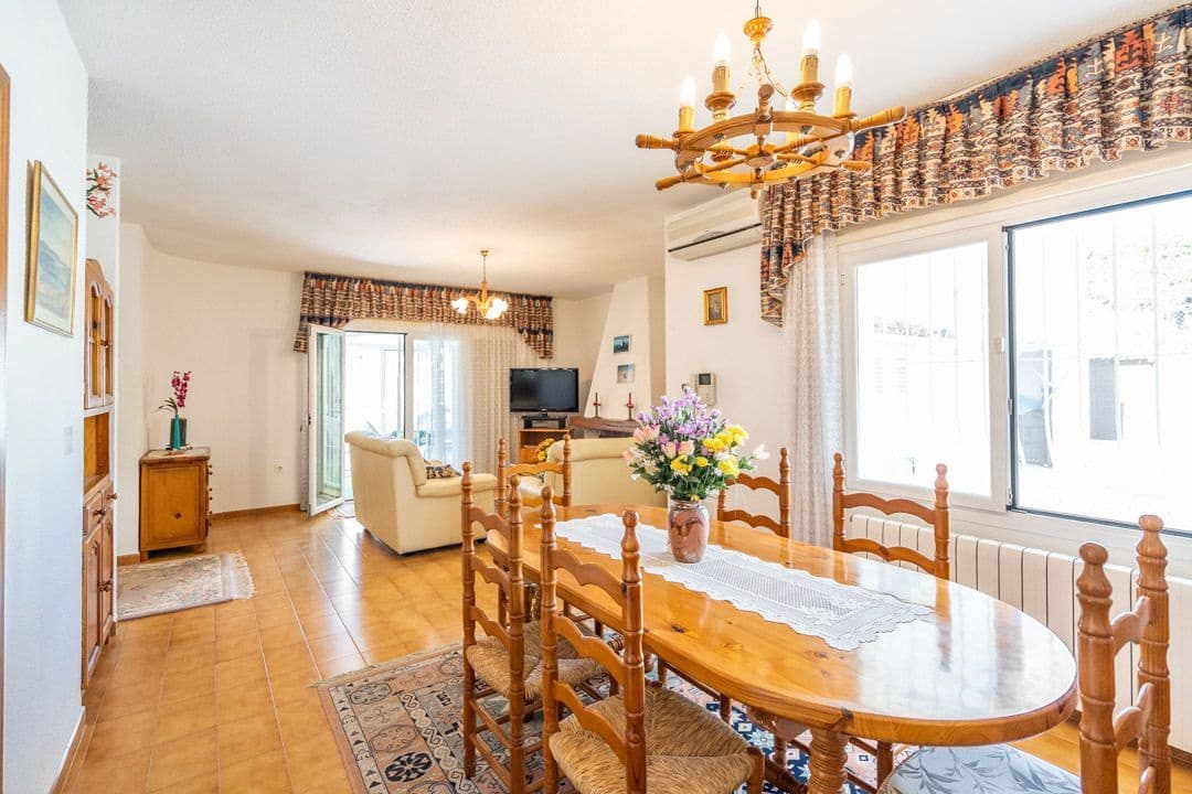 6 soveværelse Villa til salg i La Nucia med swimmingpool garage - € 680.000 (Ref: 8174004)