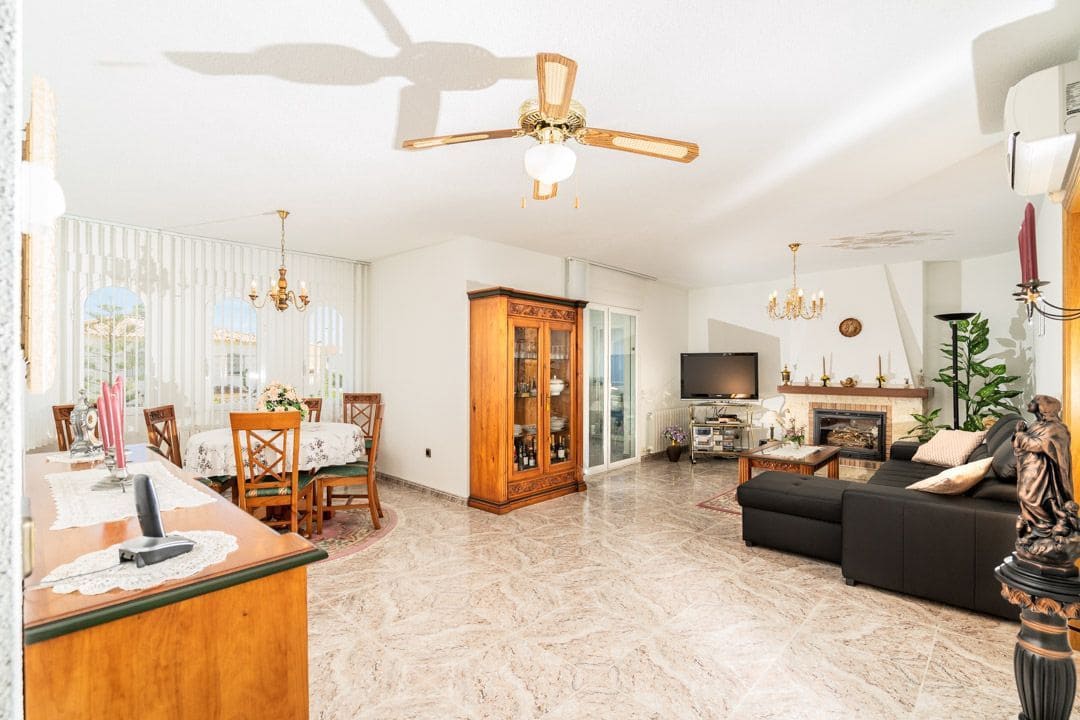 6 soveværelse Villa til salg i La Nucia med swimmingpool garage - € 680.000 (Ref: 8174004)