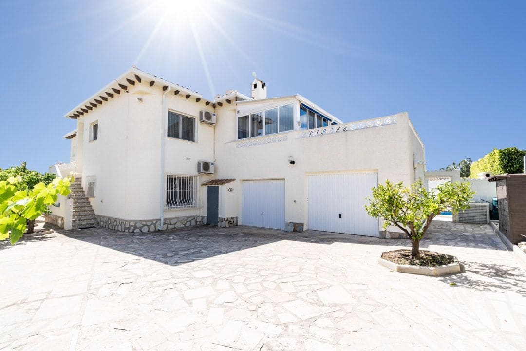 6 soveværelse Villa til salg i La Nucia med swimmingpool garage - € 680.000 (Ref: 8174004)