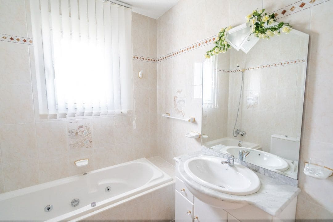 6 soveværelse Villa til salg i La Nucia med swimmingpool garage - € 680.000 (Ref: 8174004)