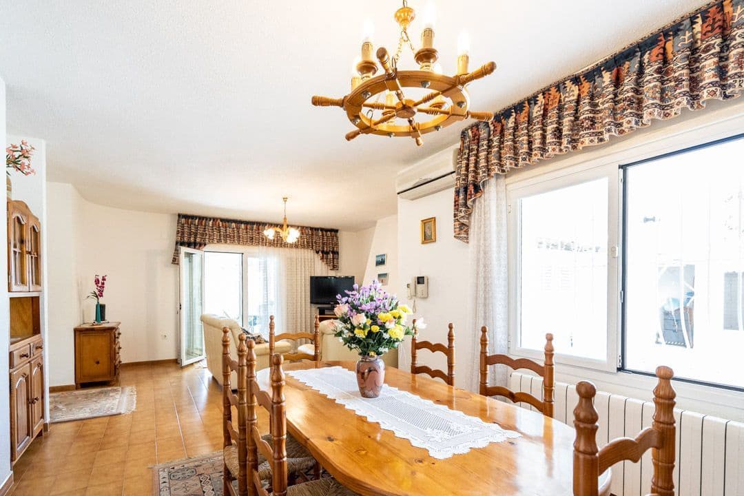 6 soveværelse Villa til salg i La Nucia med swimmingpool garage - € 680.000 (Ref: 8174004)