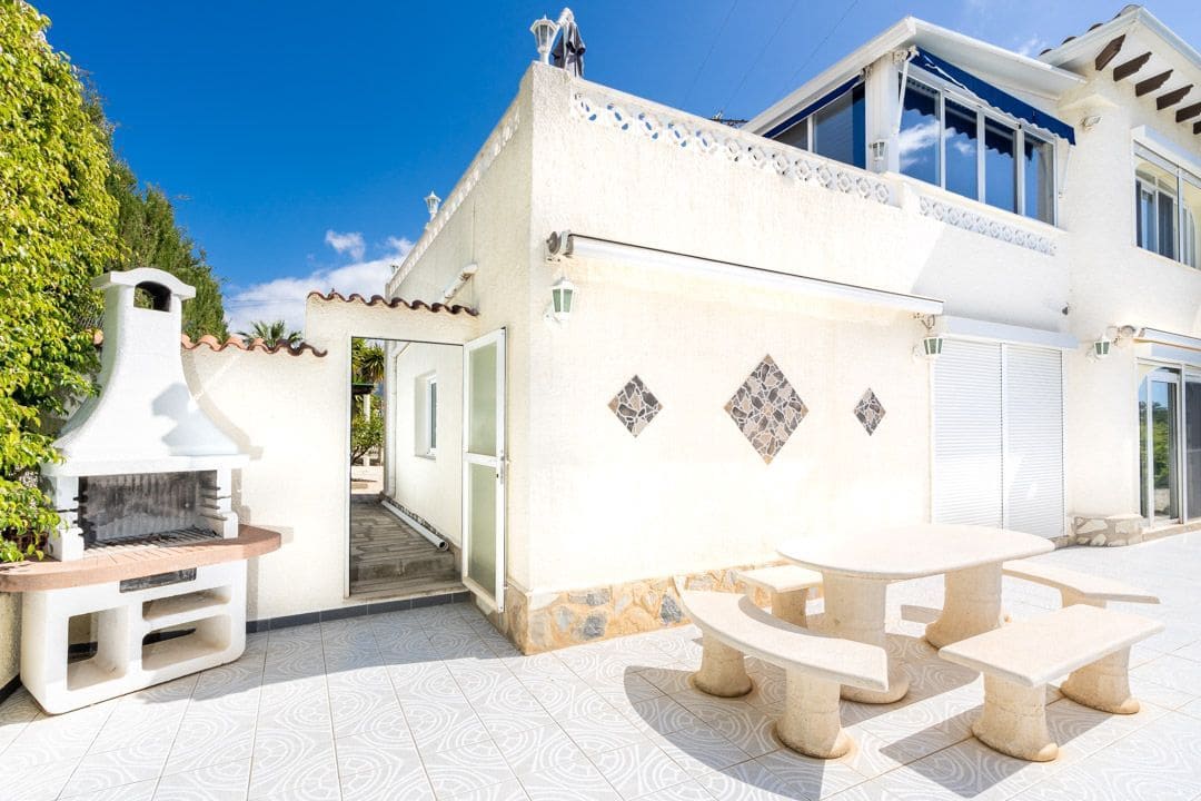 6 soveværelse Villa til salg i La Nucia med swimmingpool garage - € 680.000 (Ref: 8174004)