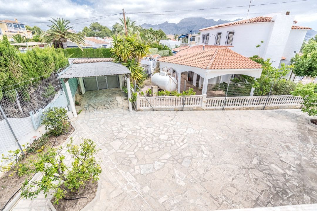 6 soveværelse Villa til salg i La Nucia med swimmingpool garage - € 680.000 (Ref: 8174004)