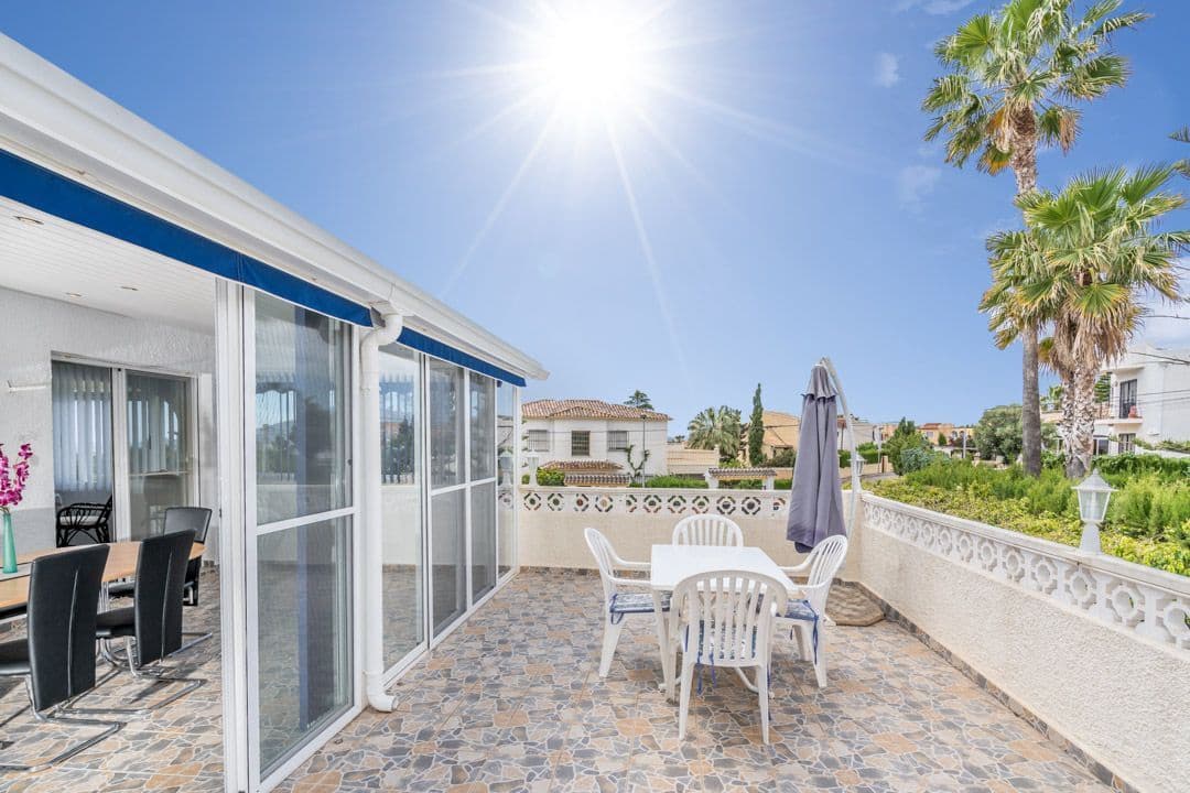 6 soveværelse Villa til salg i La Nucia med swimmingpool garage - € 680.000 (Ref: 8174004)