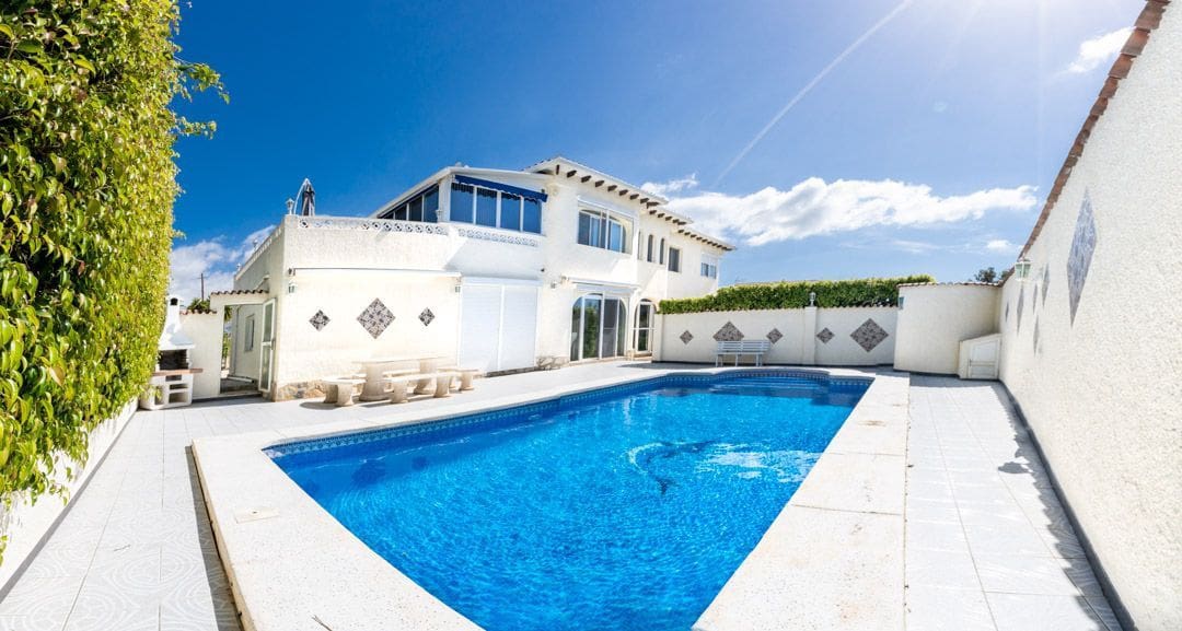 6 soveværelse Villa til salg i La Nucia med swimmingpool garage - € 680.000 (Ref: 8174004)