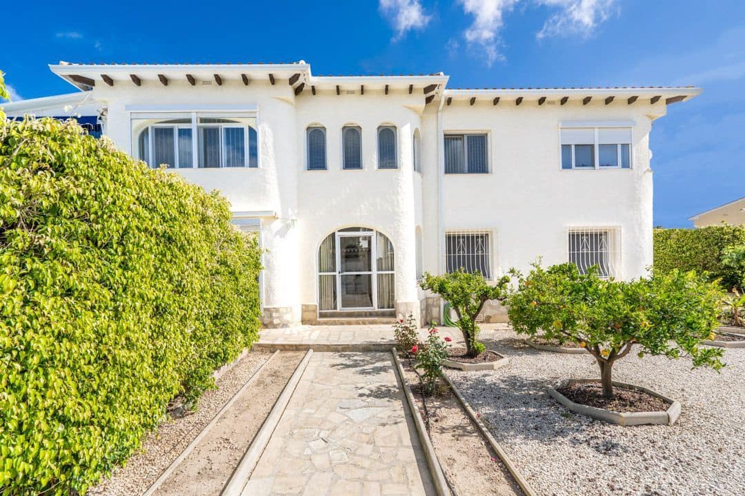 6 soveværelse Villa til salg i La Nucia med swimmingpool garage - € 680.000 (Ref: 8174004)