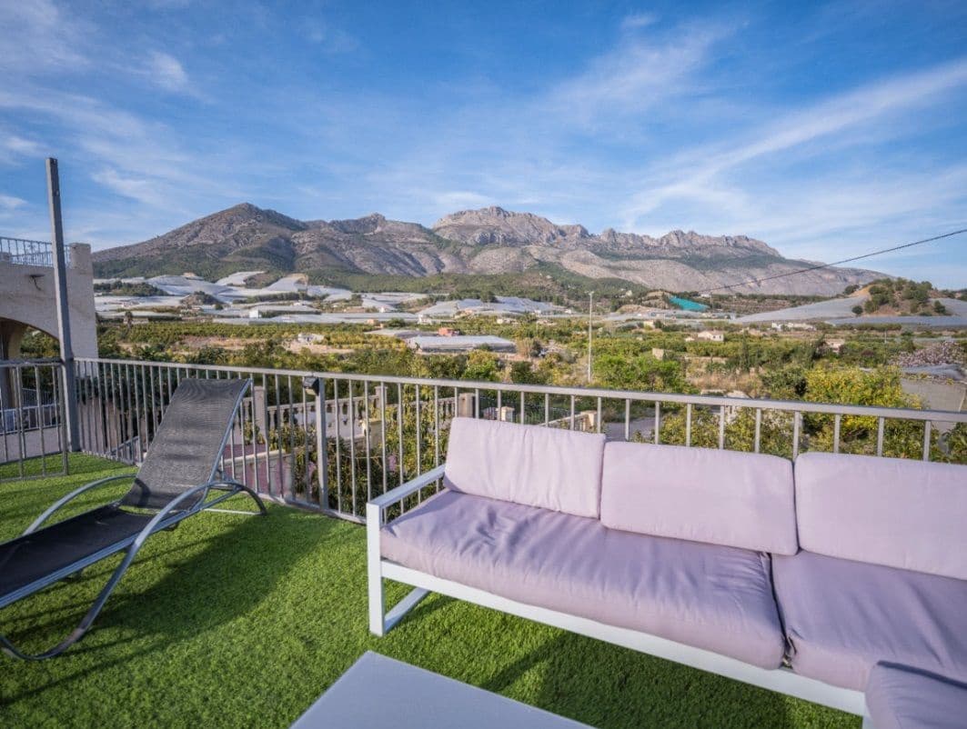 5 bedroom Villa for sale in Callosa d'En Sarria with pool garage - € 1,200,000 (Ref: 8514108)