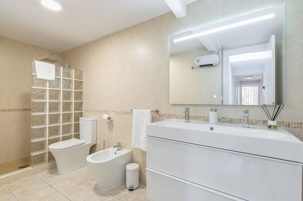 5 bedroom Villa for sale in Callosa d'En Sarria with pool garage - € 1,200,000 (Ref: 8514108)