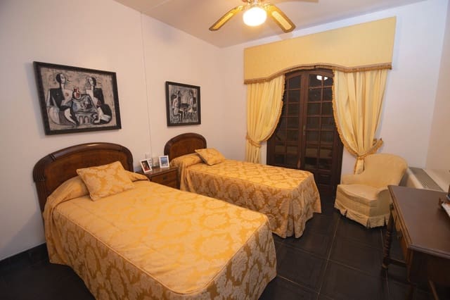 5 sypialnia Willa na sprzedaż w Santa Pola z basenem garażem - 3 500 000 € (Ref: 8624557)