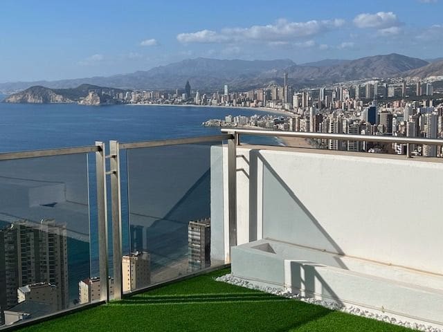 2 bedroom Townhouse for sale in Benidorm with pool garage - € 890,000 (Ref: 8881313)
