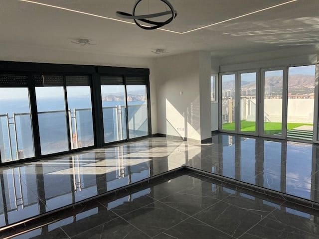 2 bedroom Townhouse for sale in Benidorm with pool garage - € 890,000 (Ref: 8881313)