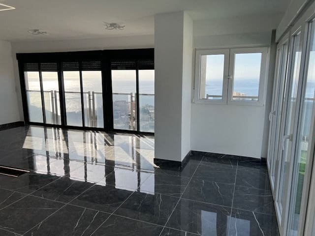 2 bedroom Townhouse for sale in Benidorm with pool garage - € 890,000 (Ref: 8881313)