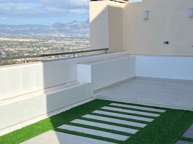 2 bedroom Townhouse for sale in Benidorm with pool garage - € 890,000 (Ref: 8881313)