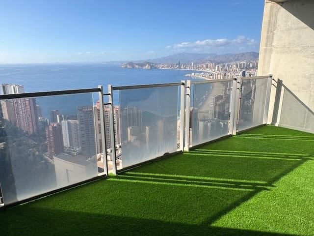 2 bedroom Townhouse for sale in Benidorm with pool garage - € 890,000 (Ref: 8881313)